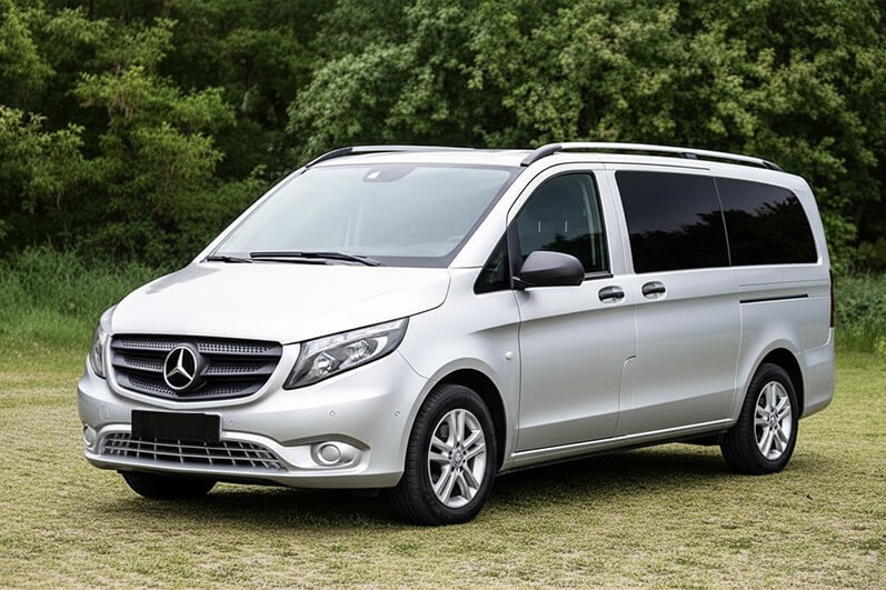 Mercedes-Benz Vito passenger van, front view